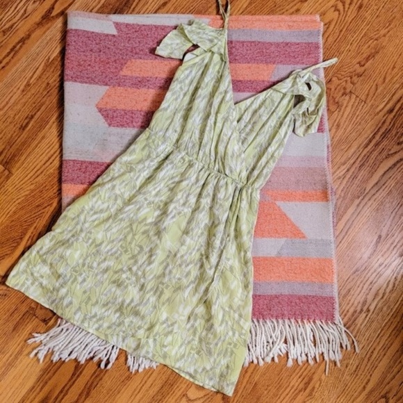 BCBG boho flutter sleeve dress - Picture 2 of 4